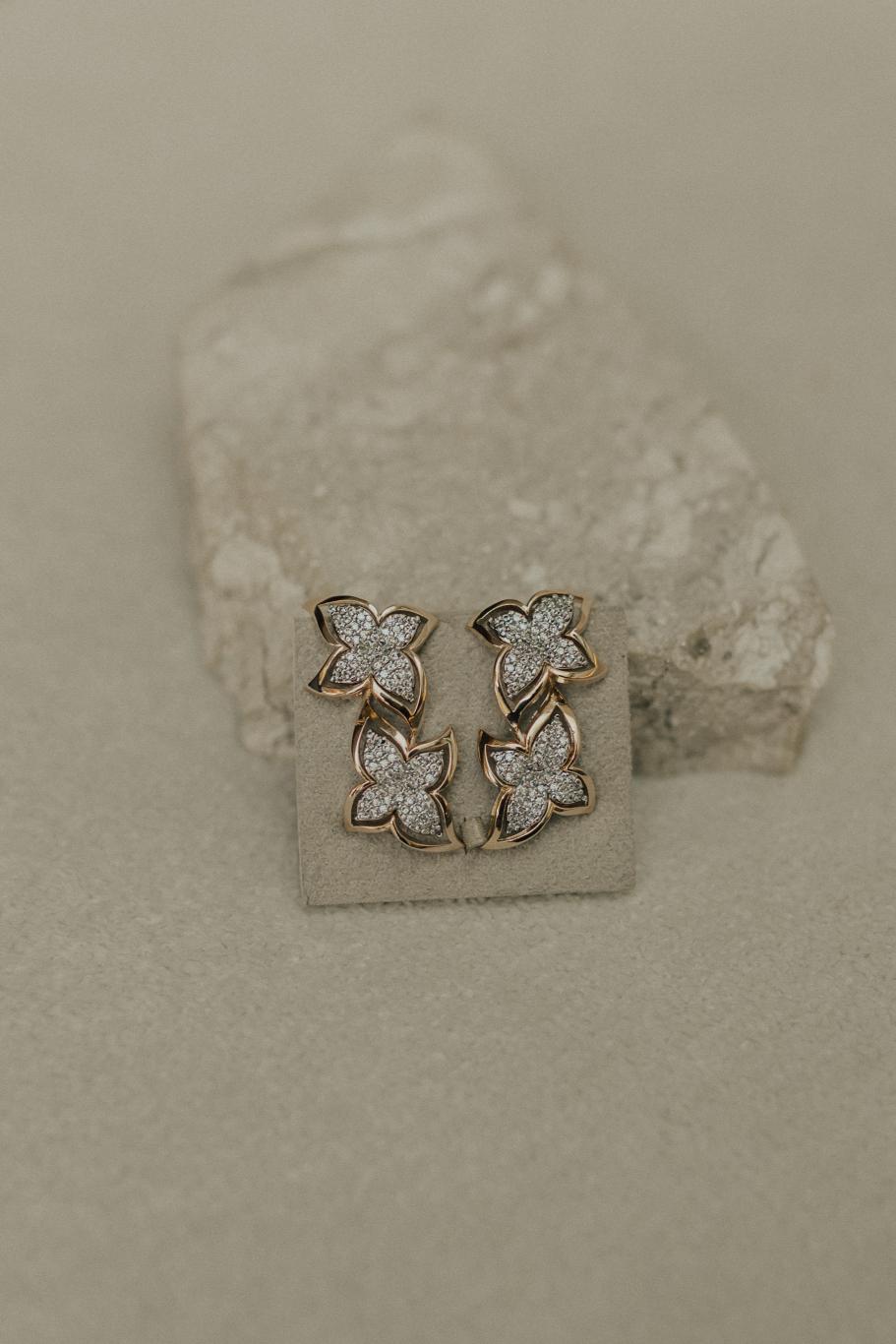 Brinco Ear Cuff Camélia Mix de Banhos