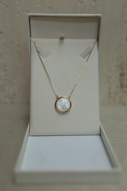 Colar São Bento Madrepérola Dourado