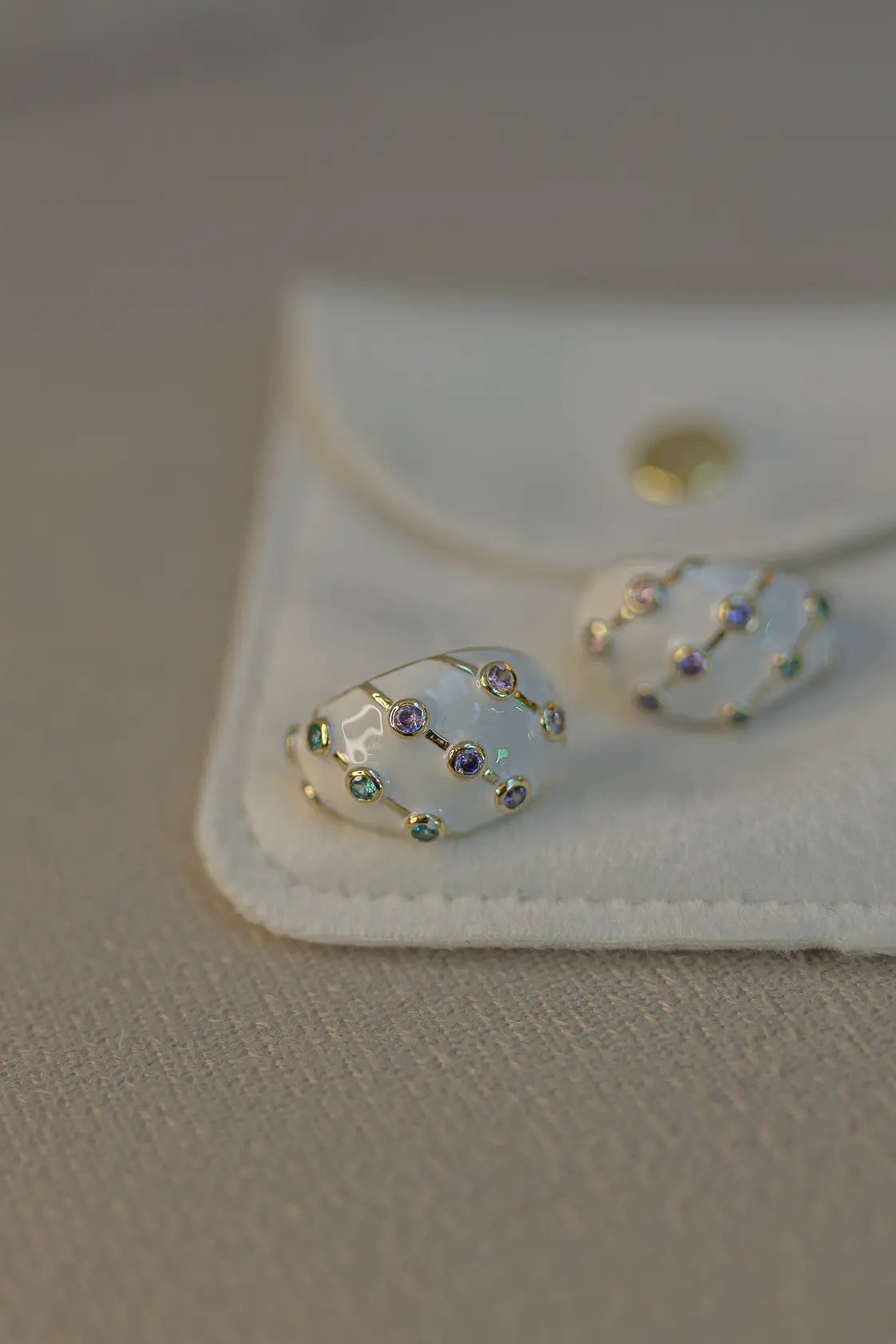 Brinco Argola Oval Esmaltada Rainbow Dourada