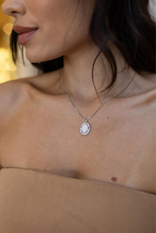 Colar Nossa Senhora das Graças Madrepérola Cristal Ródio Branco