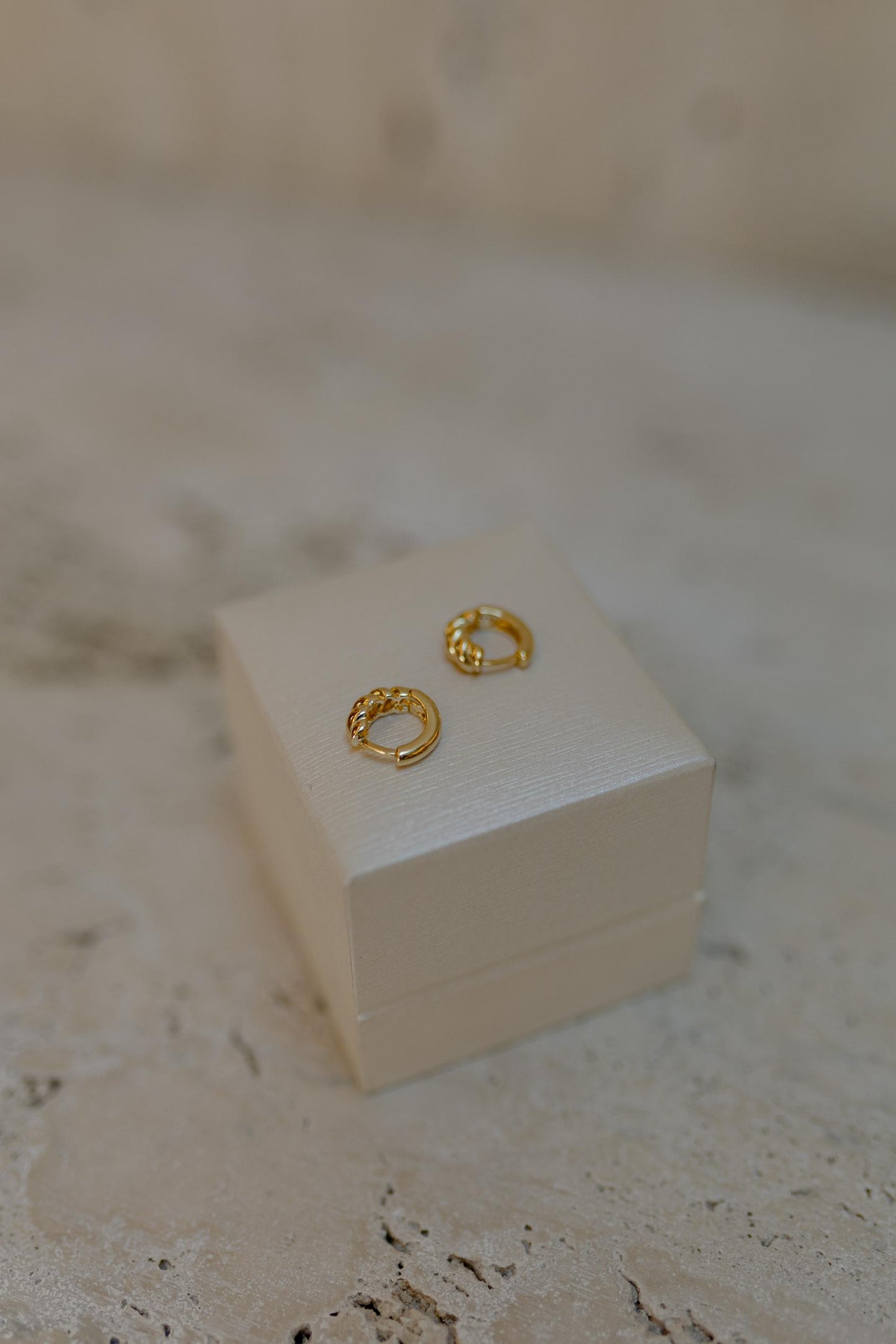 Brinco Argola Croissant M Dourado