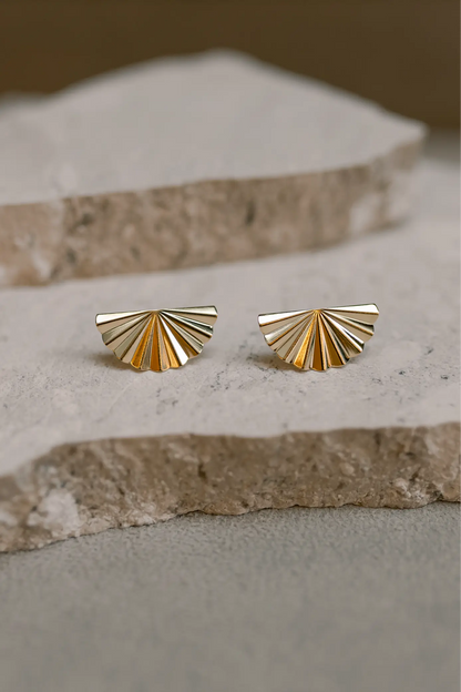 Brinco Leque Trabalhado Dourado