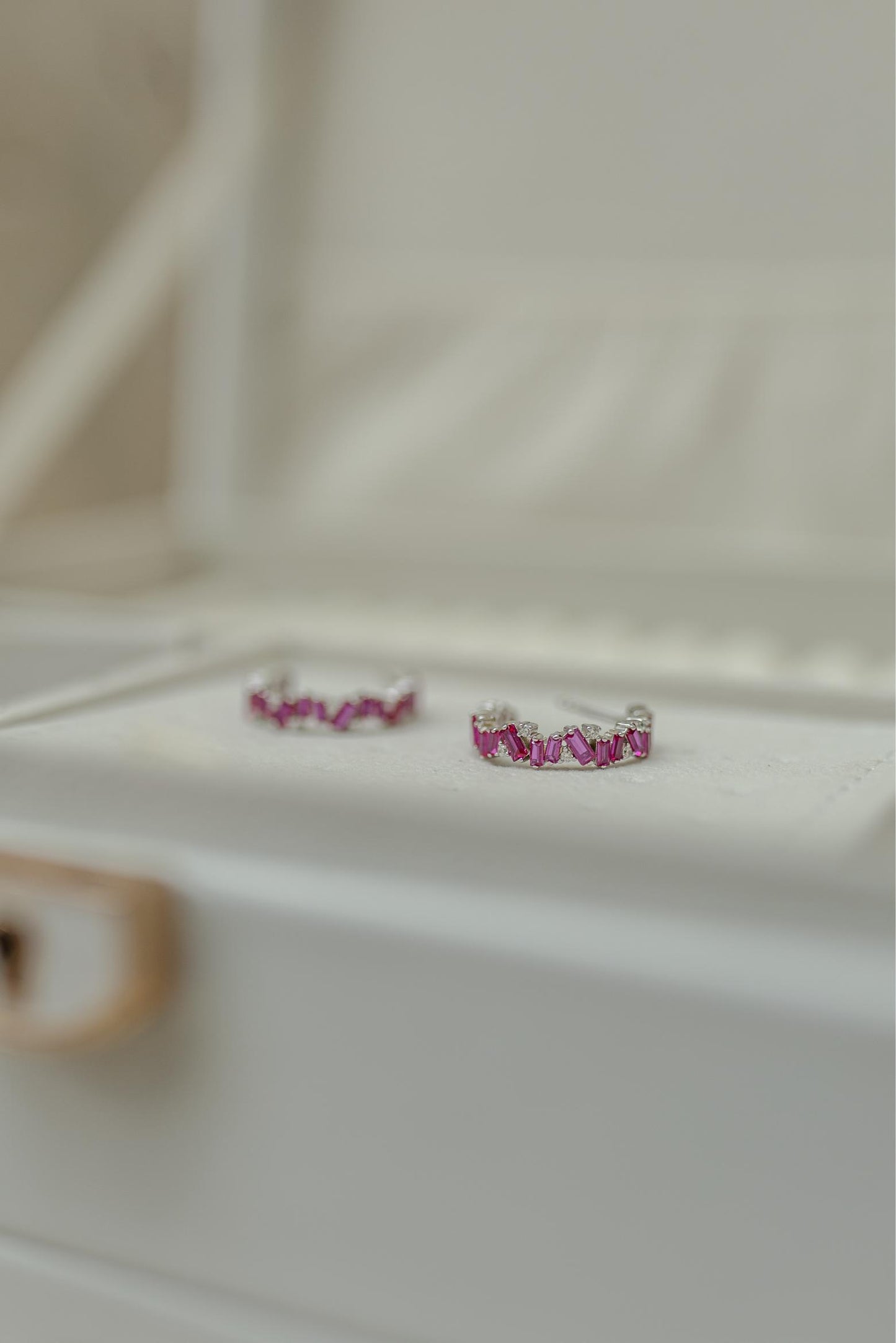 Brinco Argola Baguete Prata 925 Pink Ródio Branco