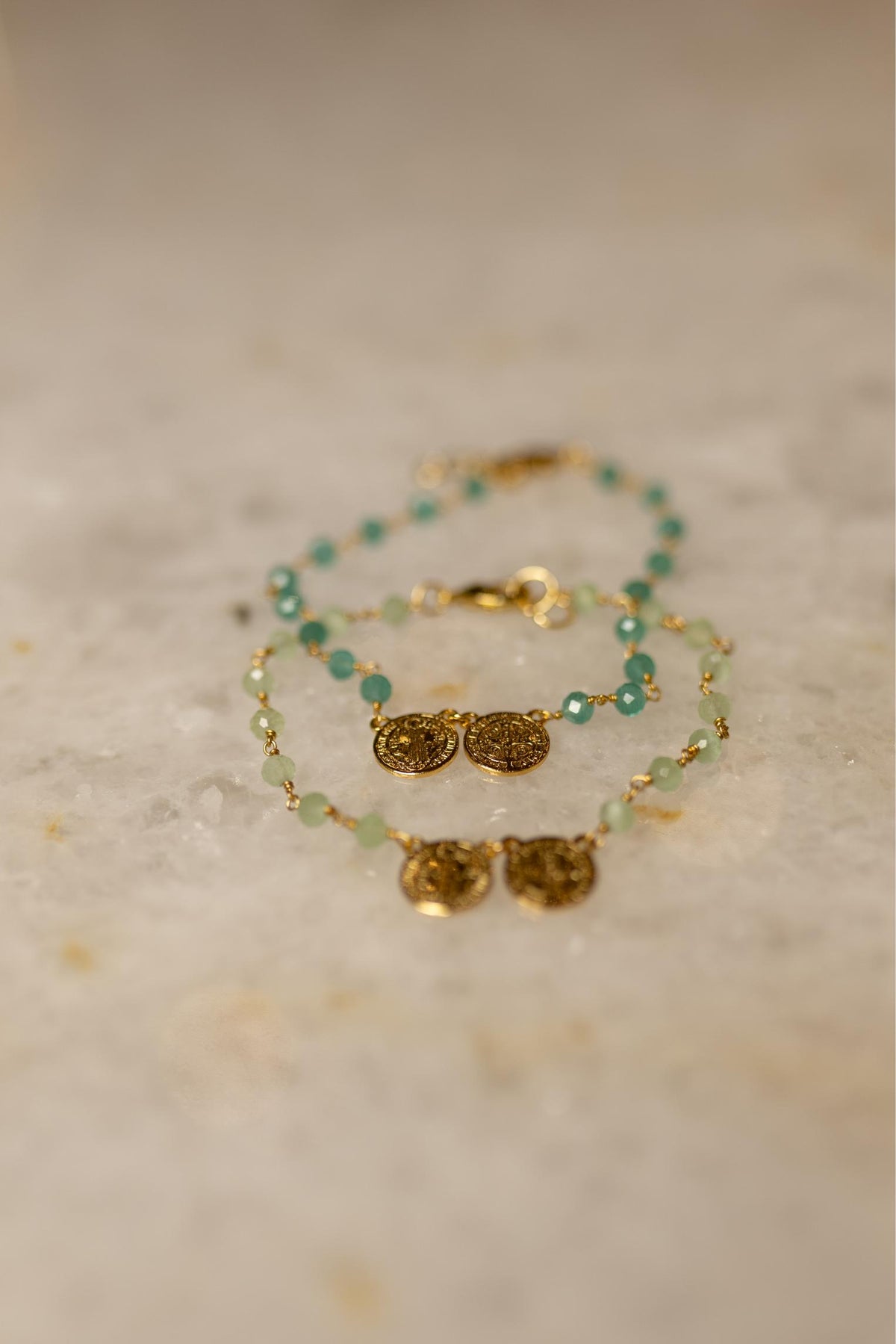 Pulseira Escapulário São Bento Jade Dourado