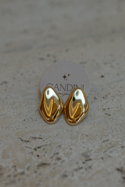 Brinco Orgânico Liso Dourado