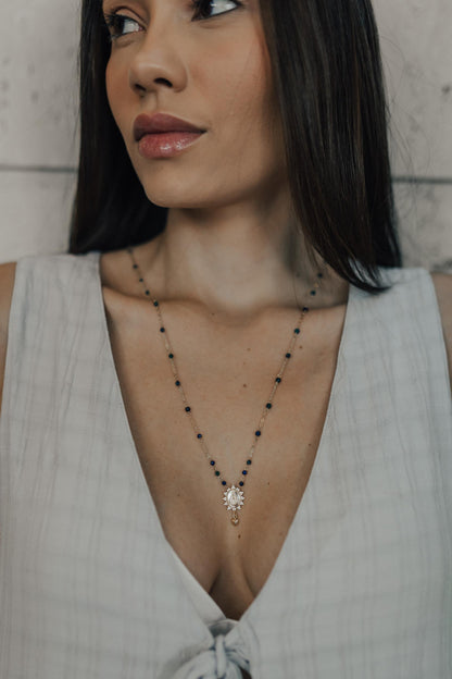 Colar Escapulário Pedras Naturais Nossa Senhora Aparecida Dourado