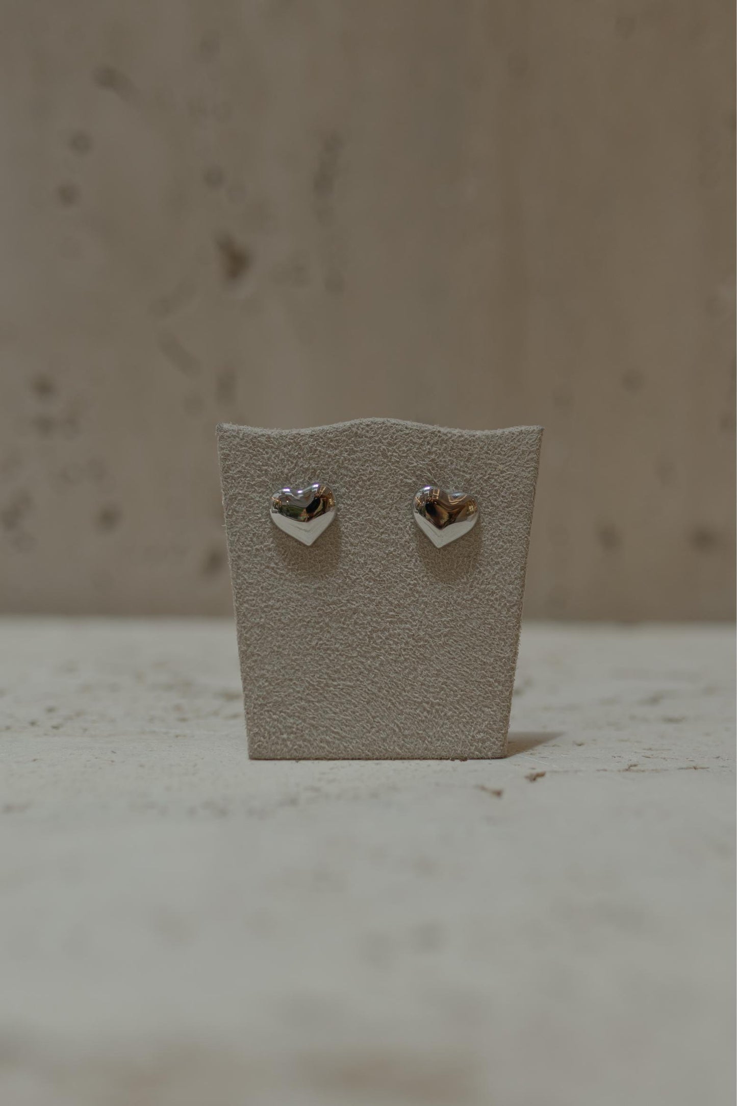 Brinco Coração Bold Liso Ródio Branco