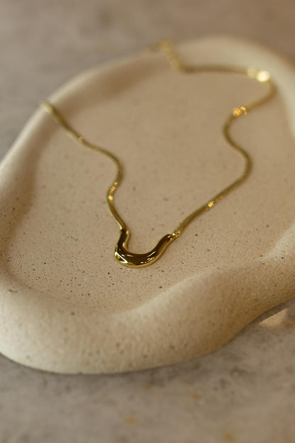 Colar Fita Geometric Dourado