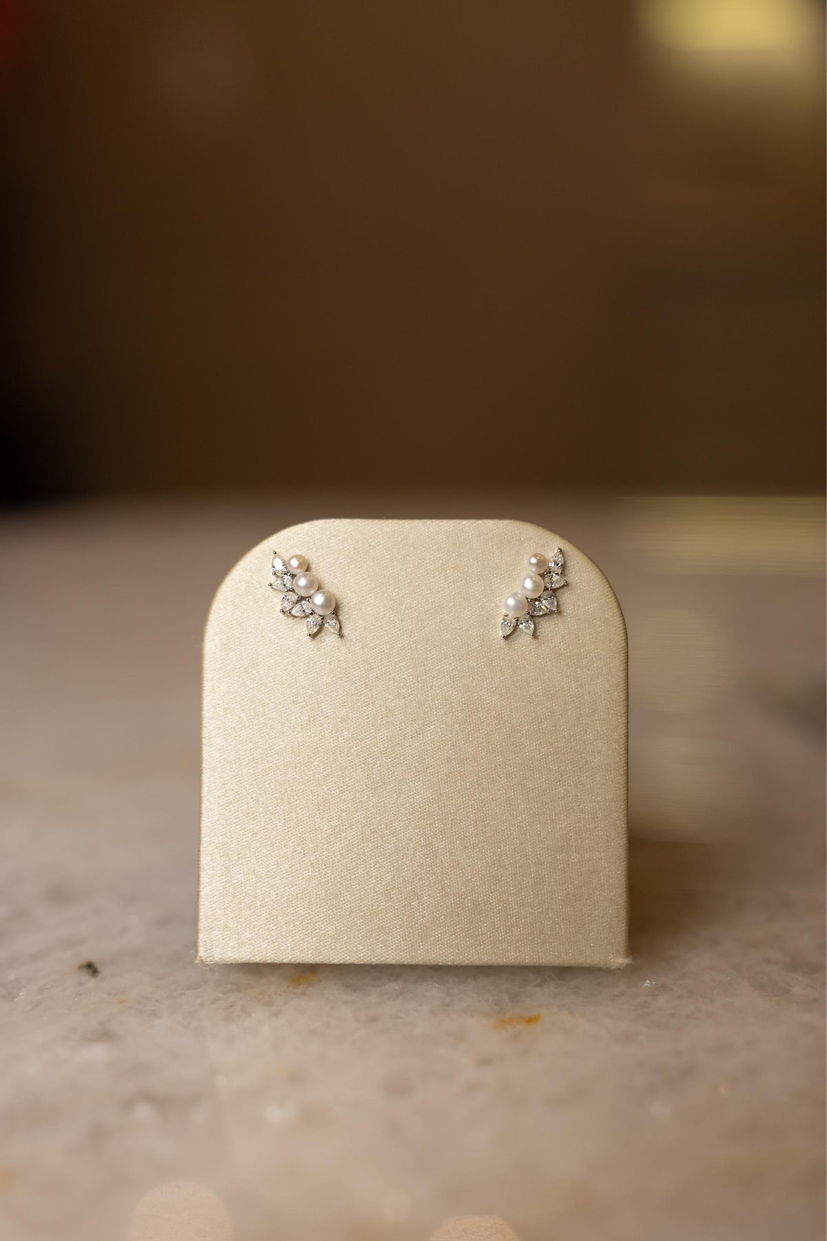 Brinco Mini Ear Cuff Pérolas e Gotas Moissanite Prata 925 Ródio Branco