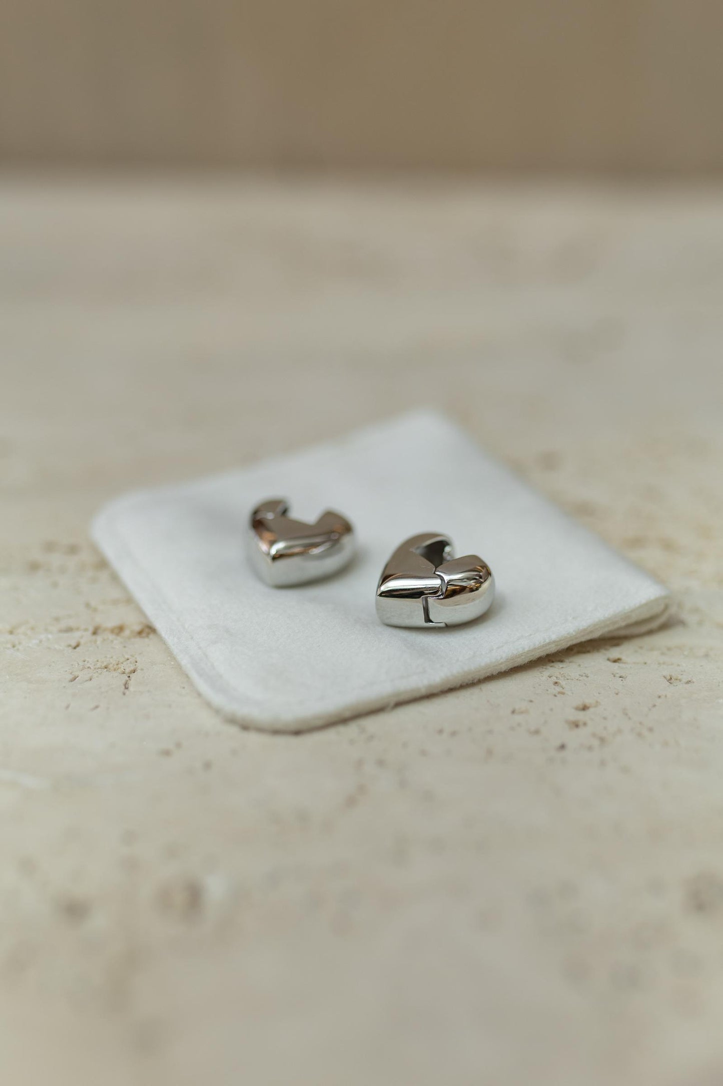 Brinco Argola Coração Bold Ródio Branco