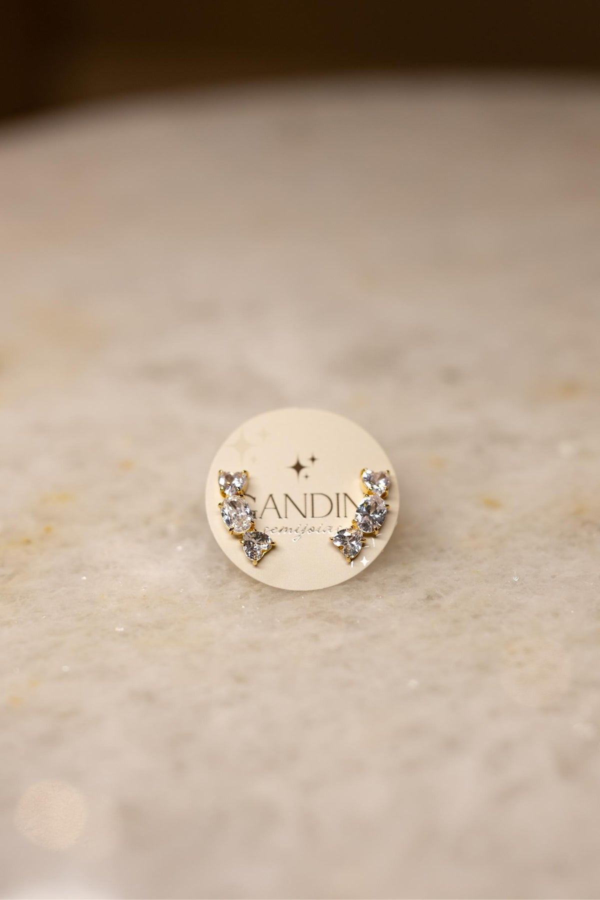 Brinco Ear Cuff Corações Cristal Dourado