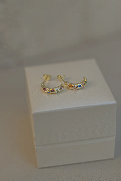 Brinco Meia Argola Rainbow Dourado