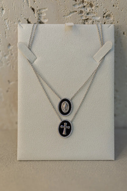 Colar Escapulário Esmaltado Preto Nossa Senhora das Graças Ródio Branco