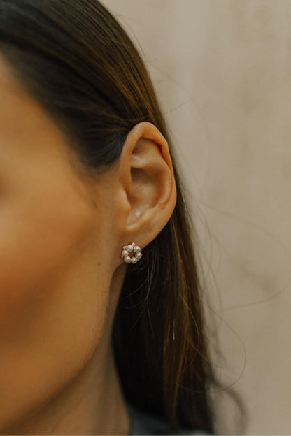 Brinco Redondo de Pérola Dourado