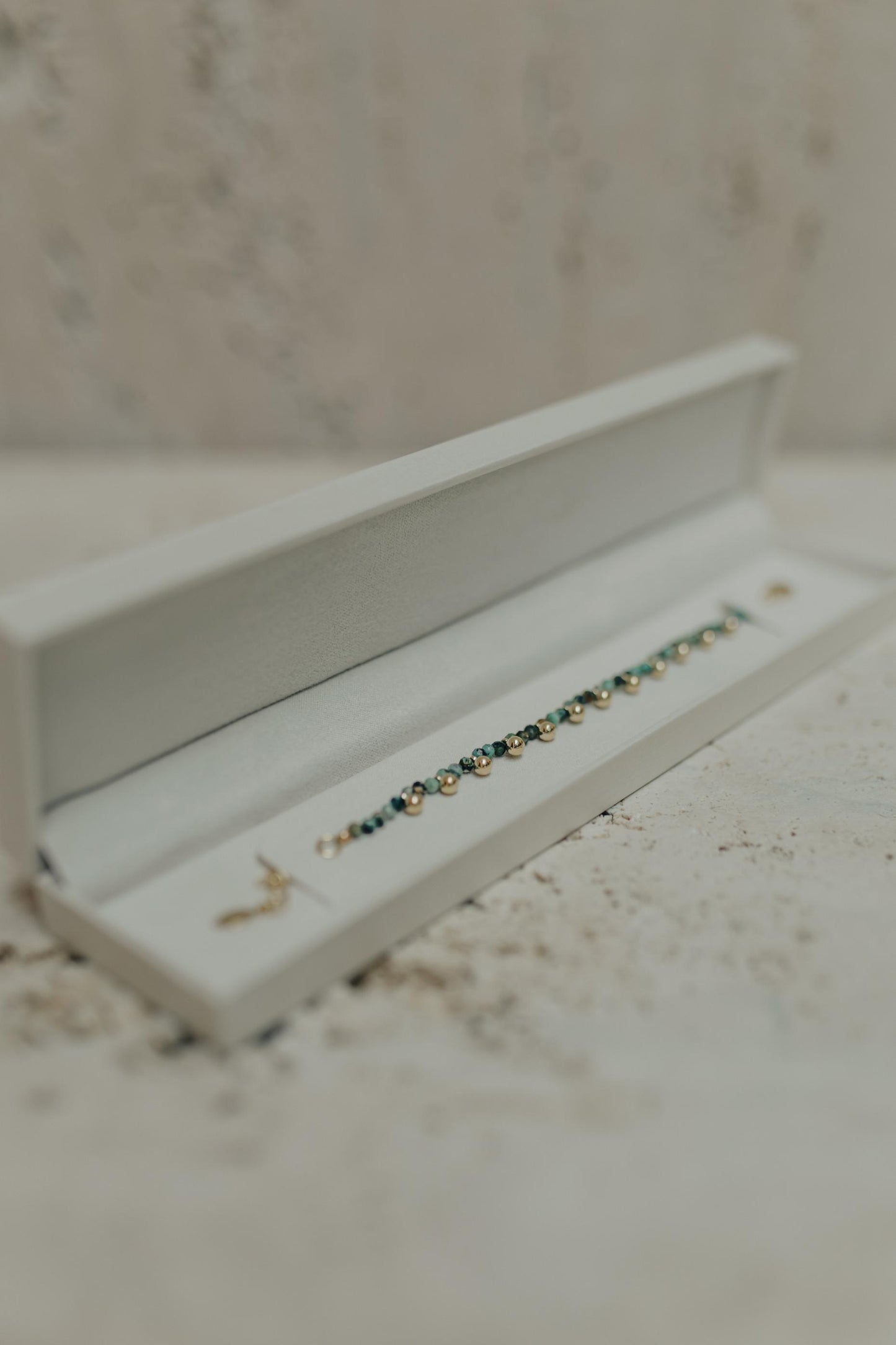 Pulseira Mini Bolinhas e Turmalina Africana Dourado