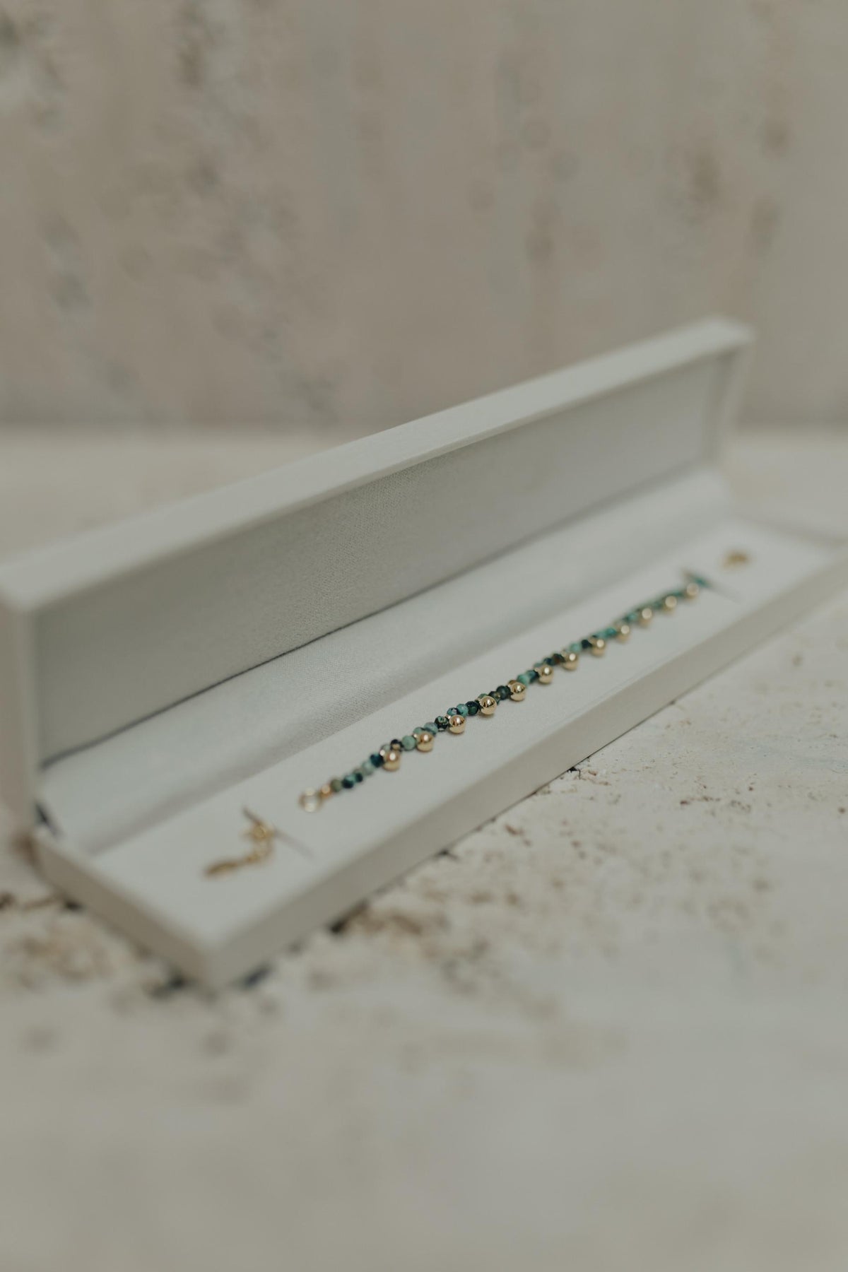 Pulseira Mini Bolinhas e Turmalina Africana Dourado
