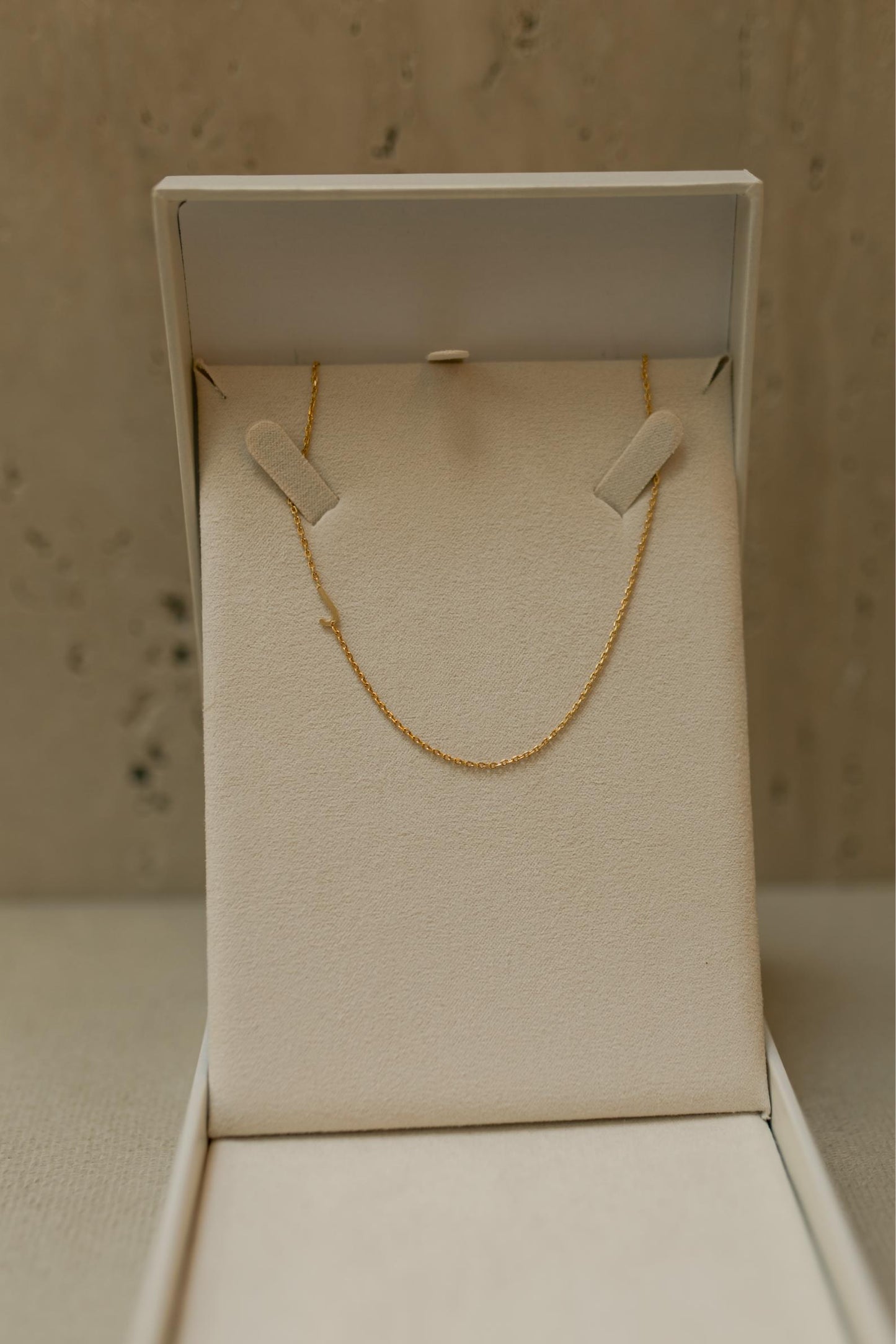 Choker Letra Dourado