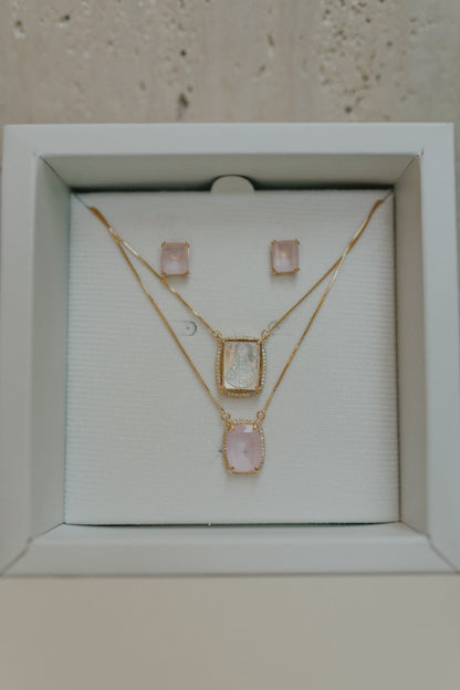 Colar Escapulário Madrepérola Quartzo Rosa Dourado
