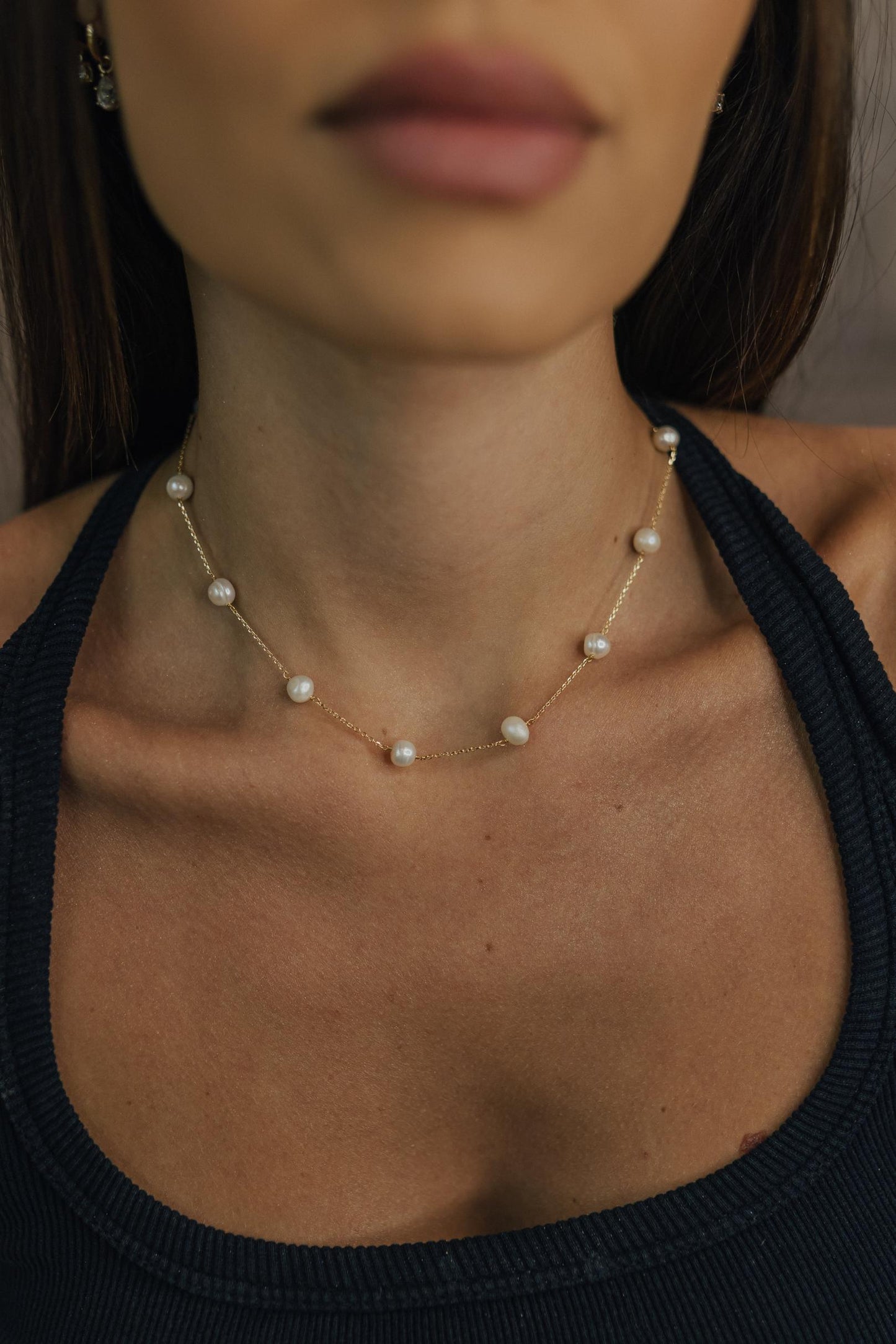 Colar Choker Pérola Água Doce Dourado
