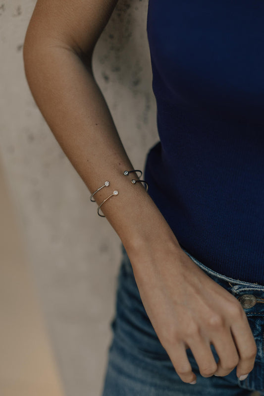 Bracelete Slim Ponto de Luz Dourado