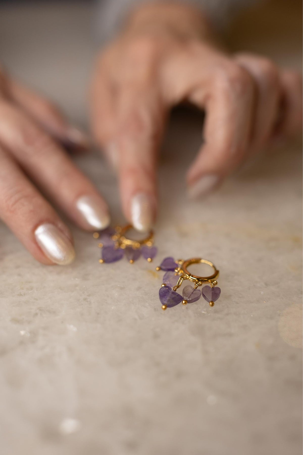 Brinco Argola Corações Ametista Dourado