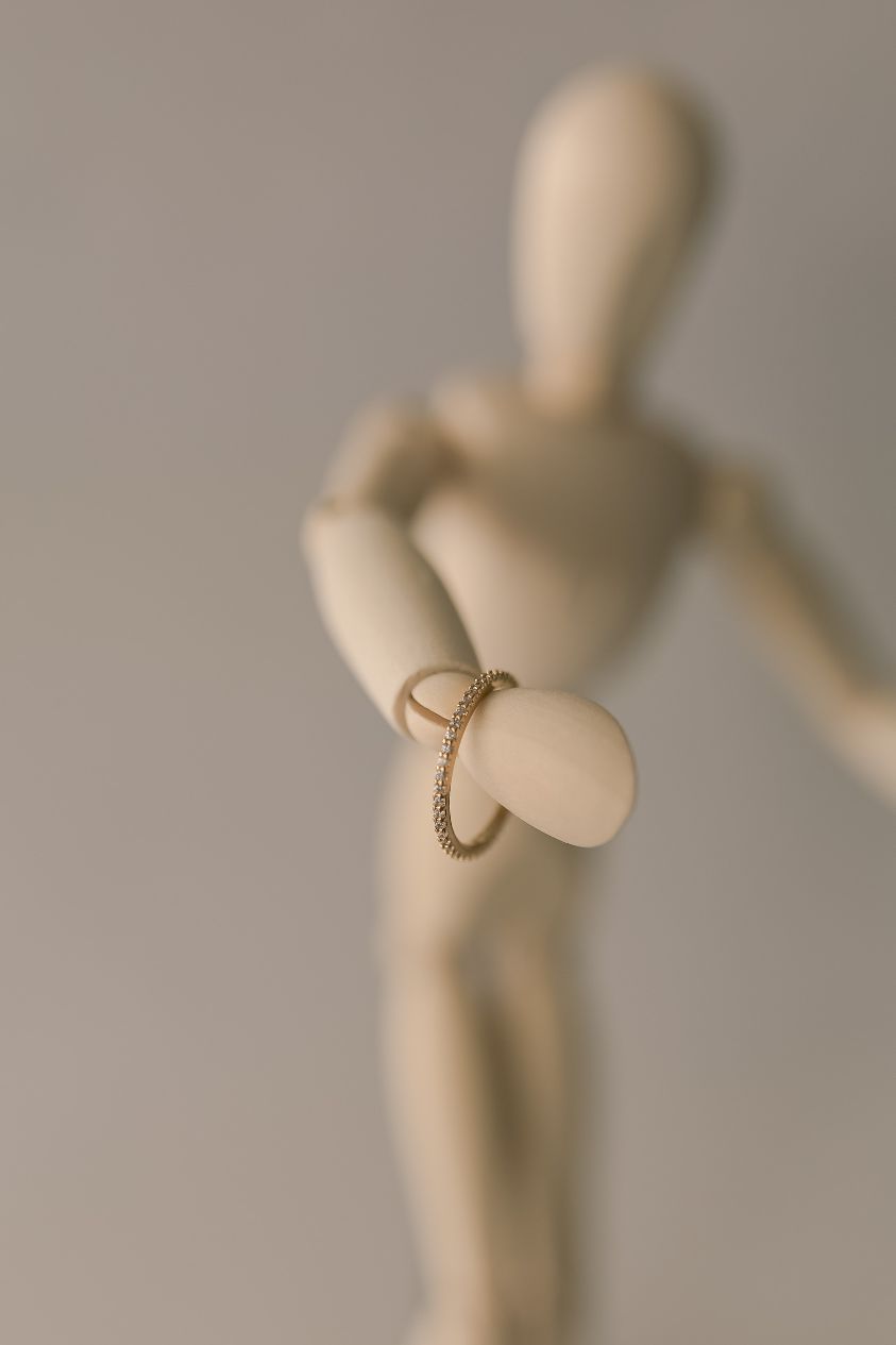 Anel Aparador de Aliança Dourado