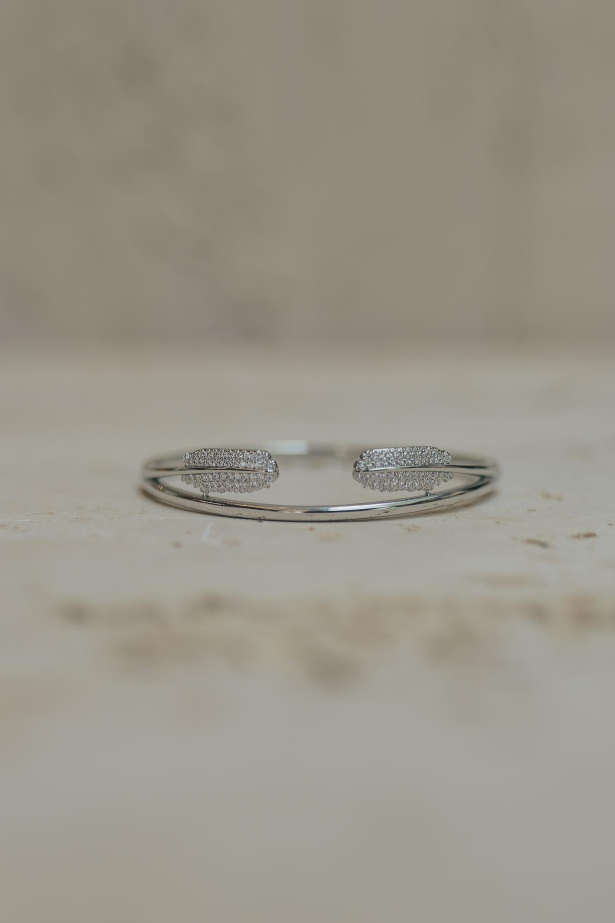 Bracelete Folhas Cravejado Ródio Branco