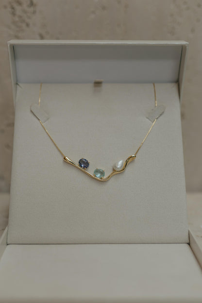 Colar Pingente Orgânico Zircônias e Pérola Dourado