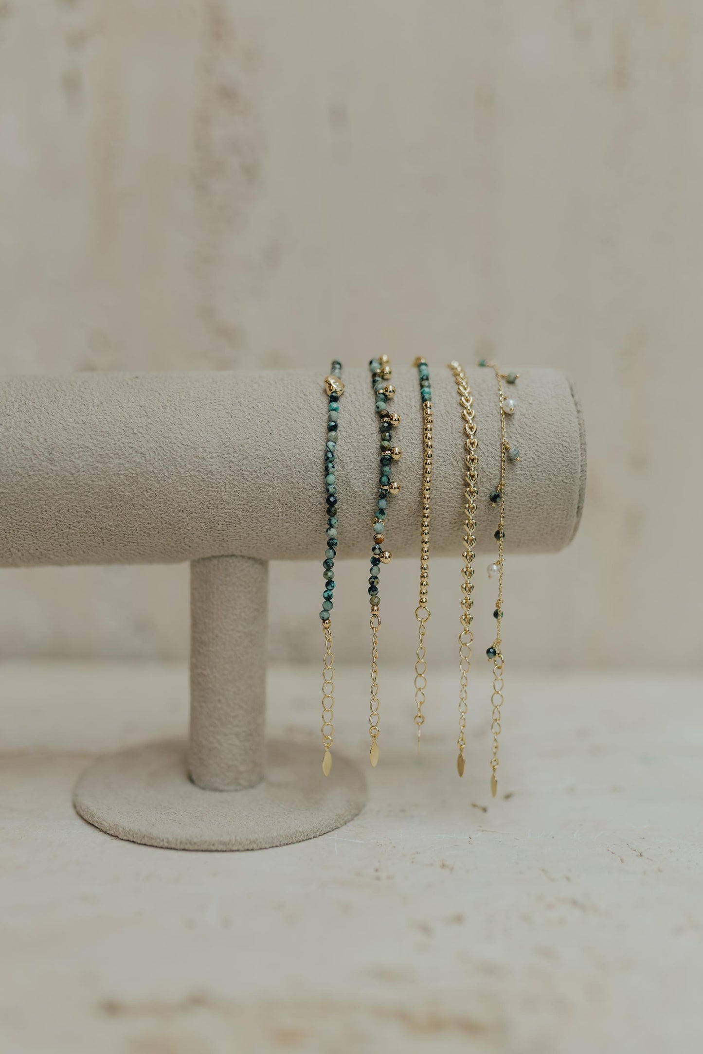 Pulseira Turmalina Africana com Bolinhas Dourado