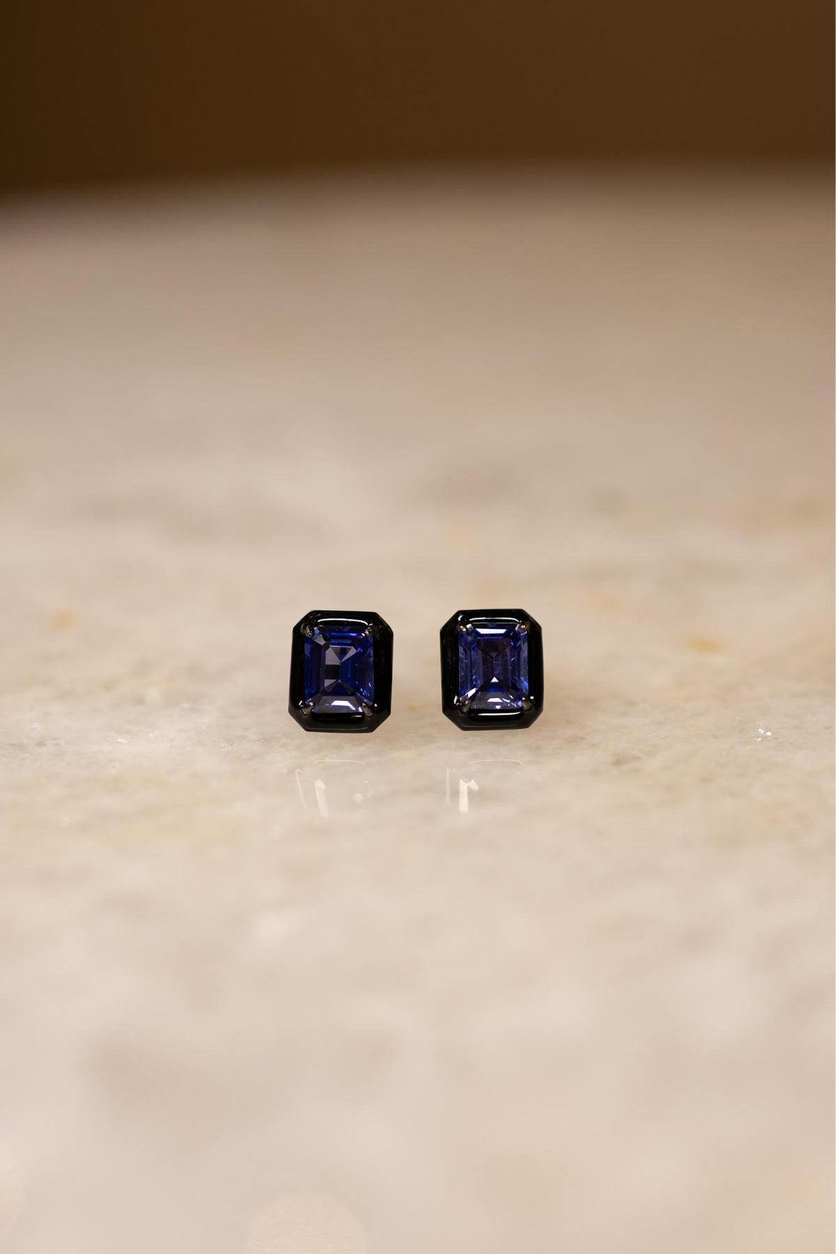 Brinco Ametista Retangular Esmaltado Preto Ródio Negro