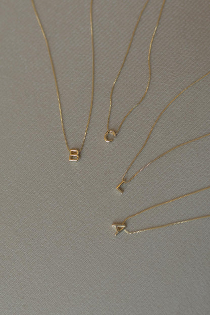 Colar Letra Dourado