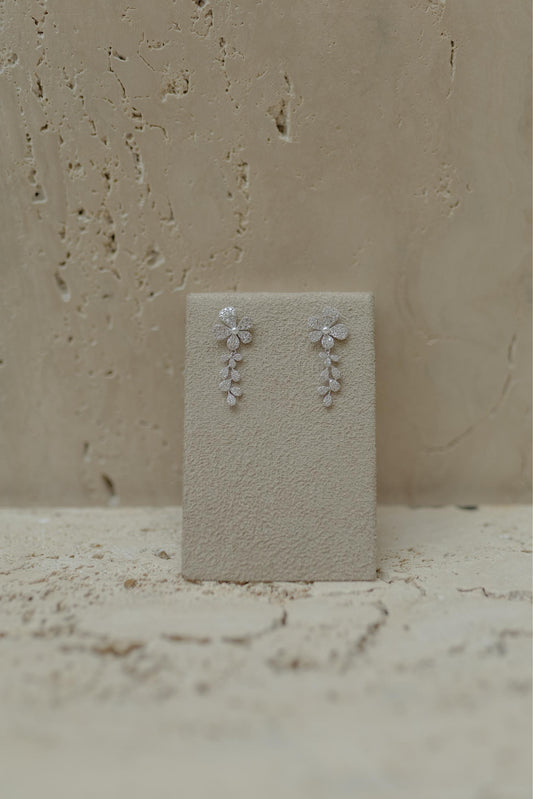 Brinco Flor Petálas Pérola Prata 925 Ródio Branco