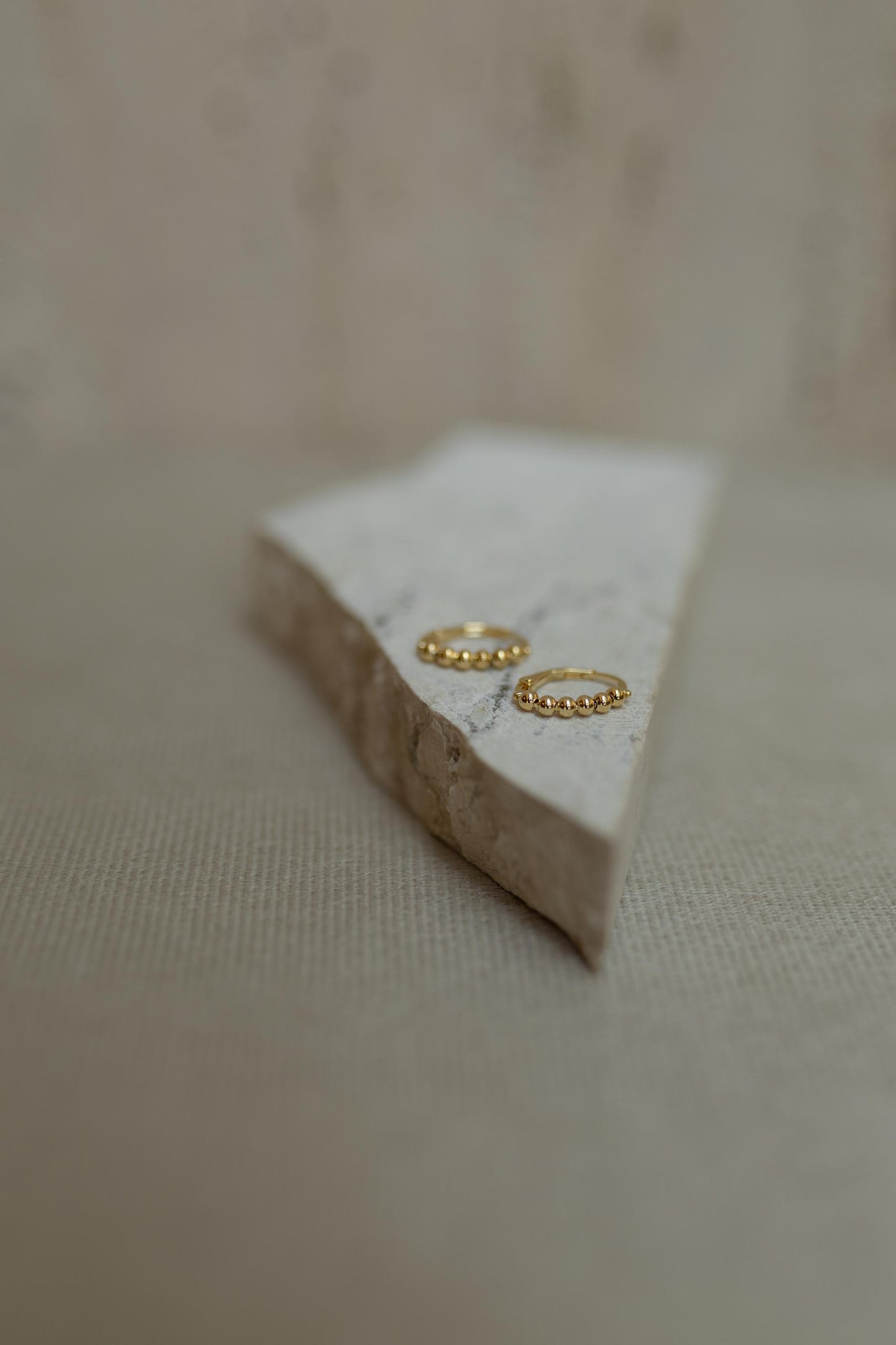 Brinco Argola de Bolinhas Dourado