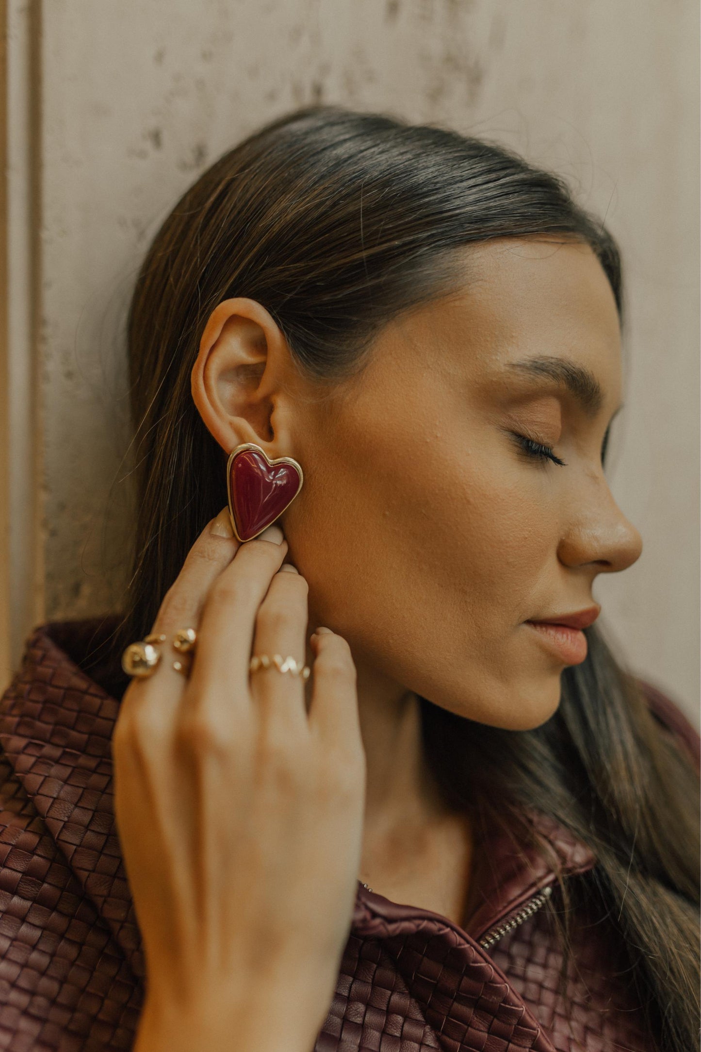 Brinco Maxi de Coração Resina Dourado