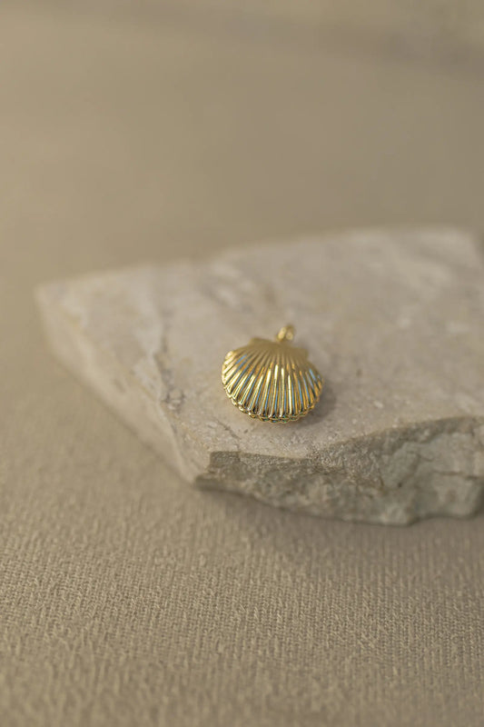 Pingente Relicário Concha Dourado