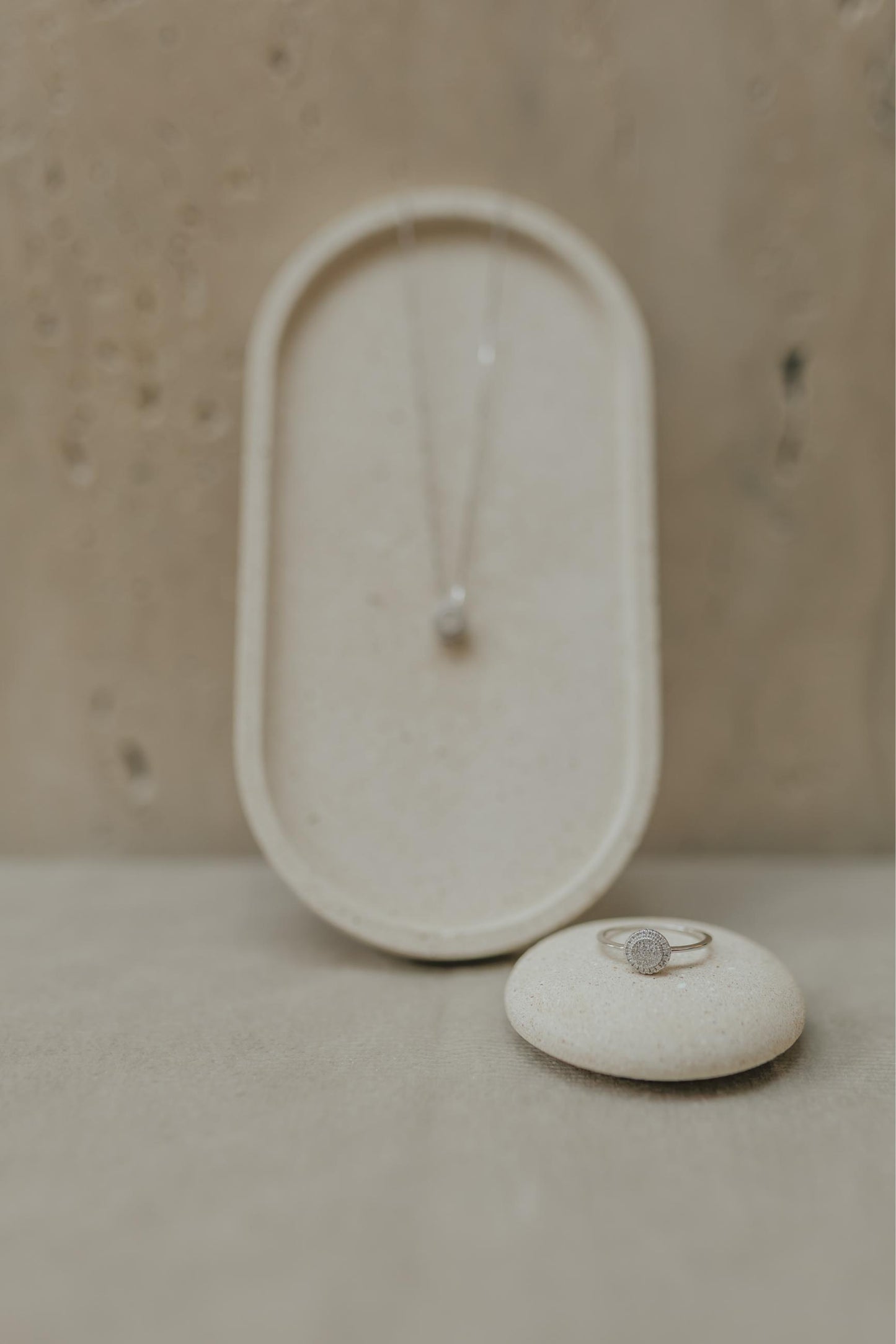 Anel Solitário Redondo Cravejado Prata 925 Ródio Branco