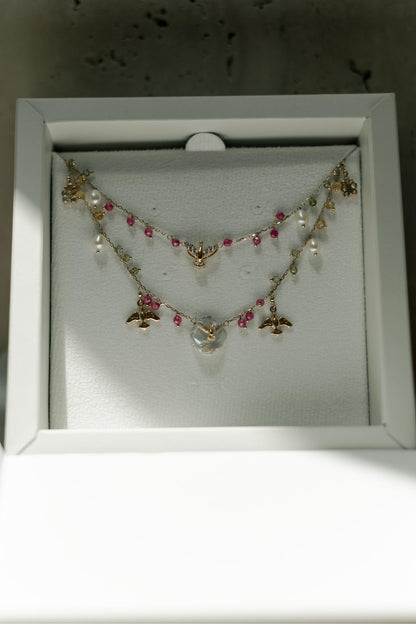 Colar Escapulário Pedras com Pérola Espírito Santo Dourado