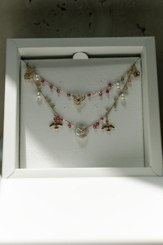 Colar Escapulário Pedras com Pérola Espírito Santo Dourado