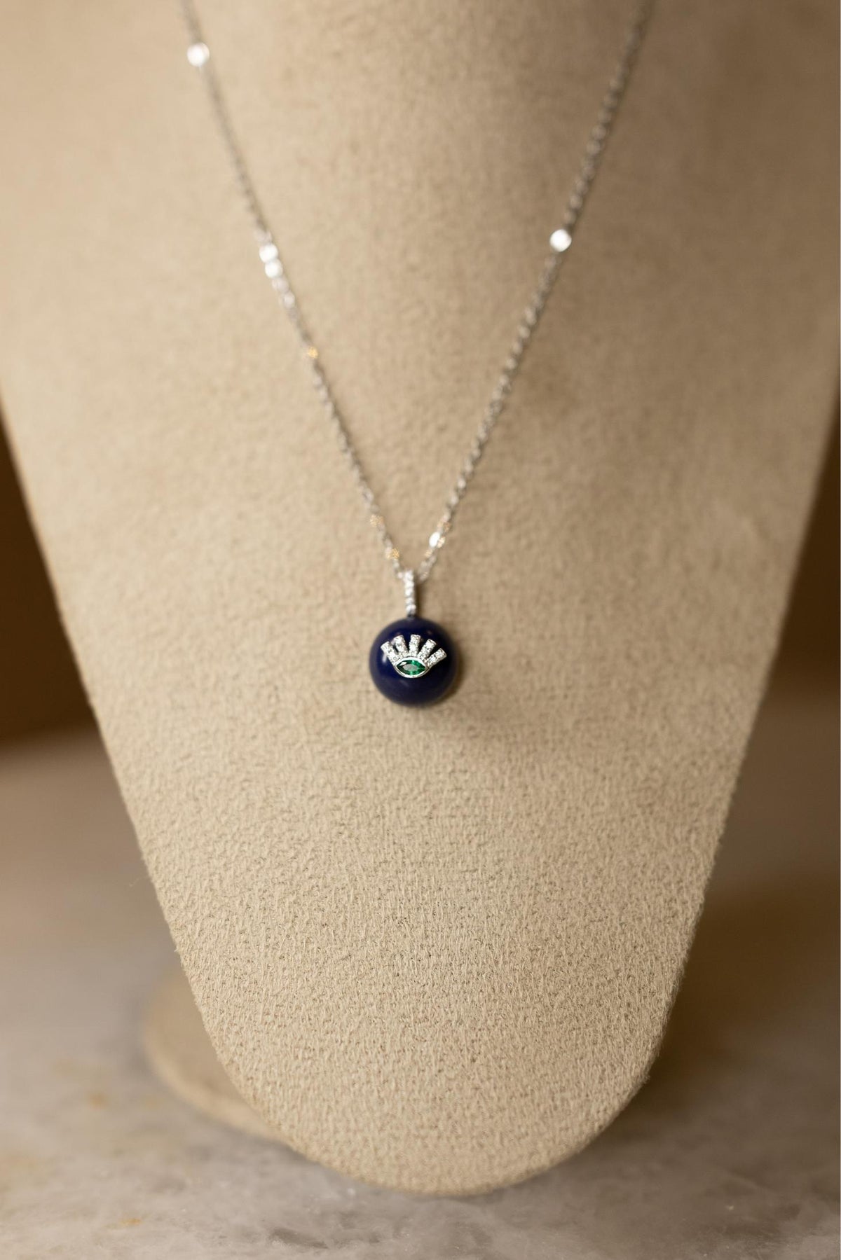 Colar Pingente Meia Esfera Azul Marinho Ródio Branco
