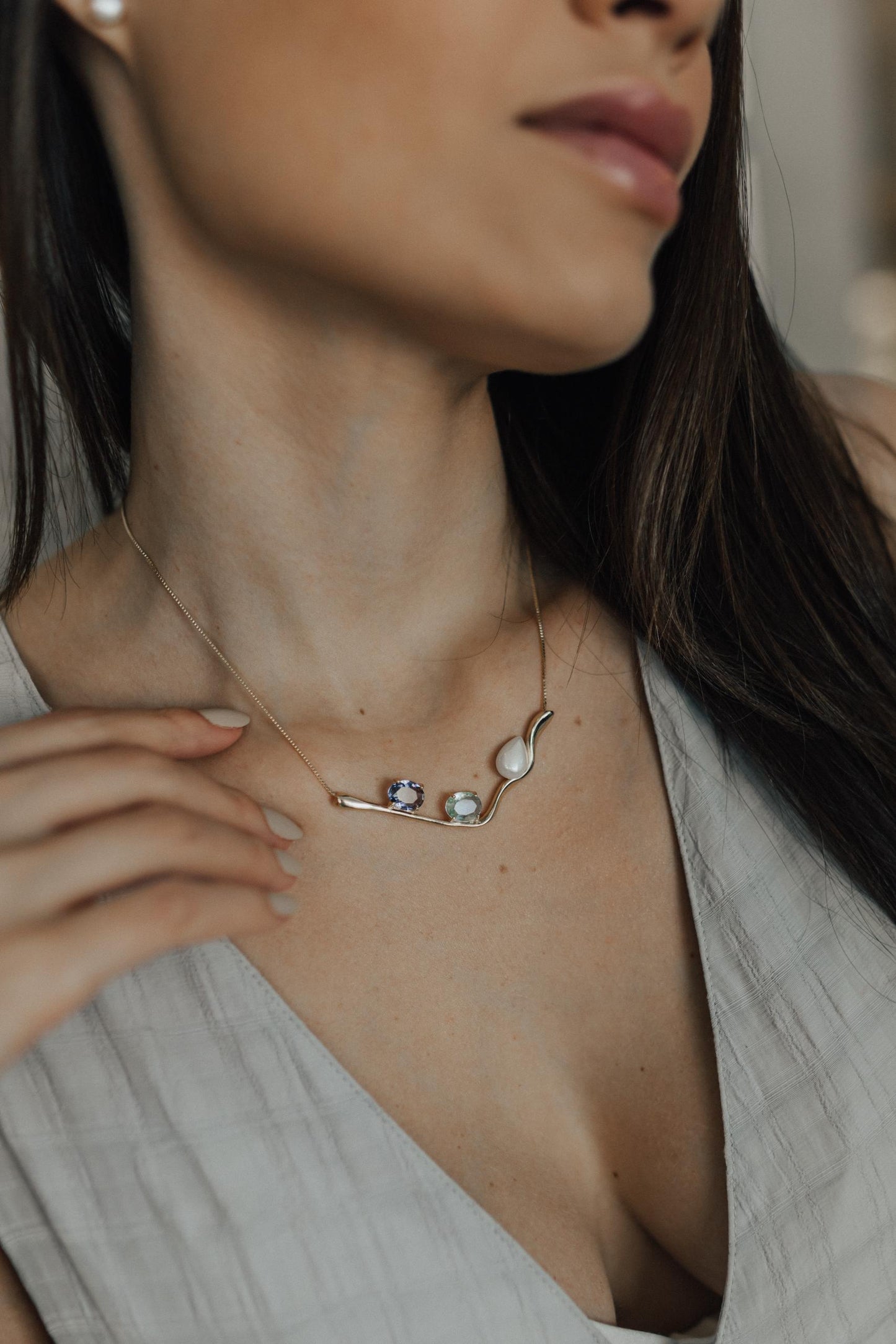 Colar Pingente Orgânico Zircônias e Pérola Dourado