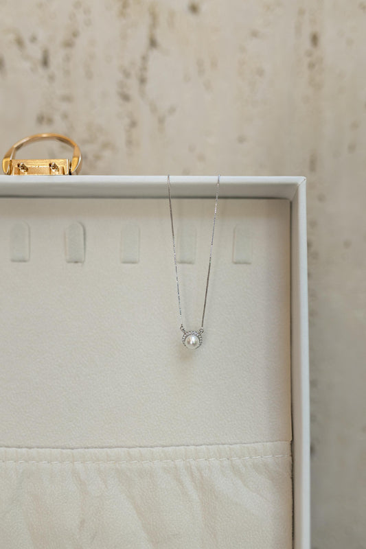 Colar Pérola Borda Cravejada Ródio Branco