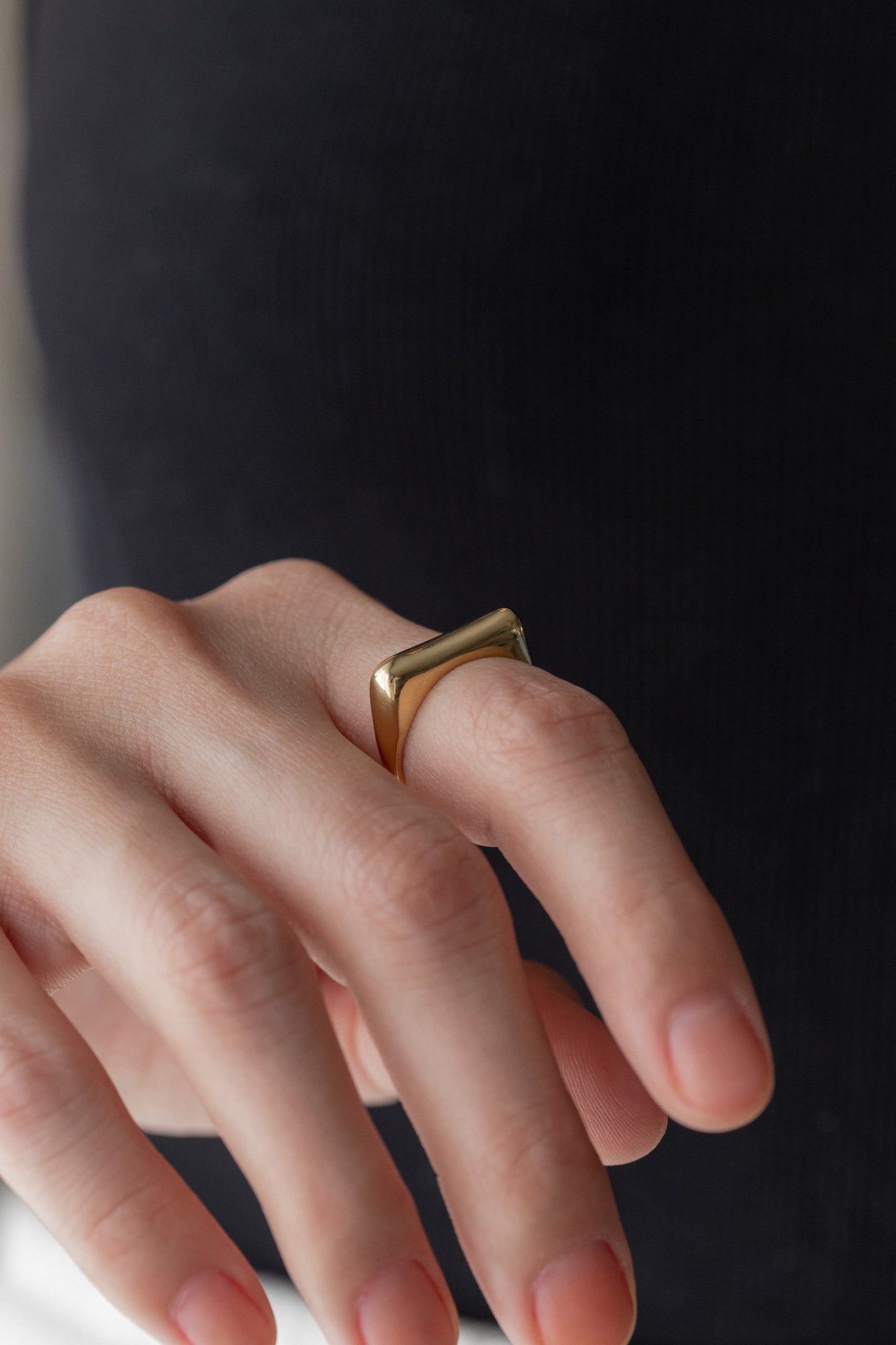 Anel Frente Quadrada Liso Dourado