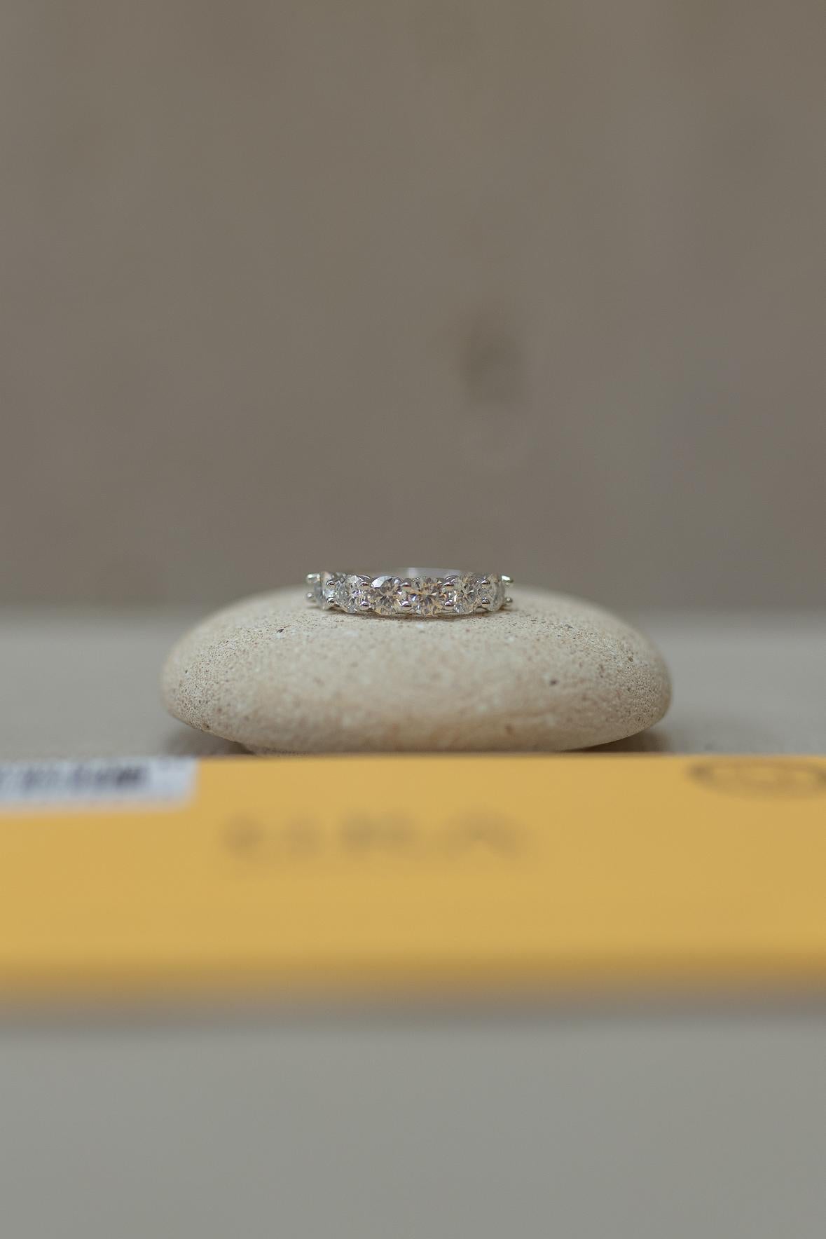 Anel Meia Aliança 4mm Moissanite Prata 925 Ródio Branco