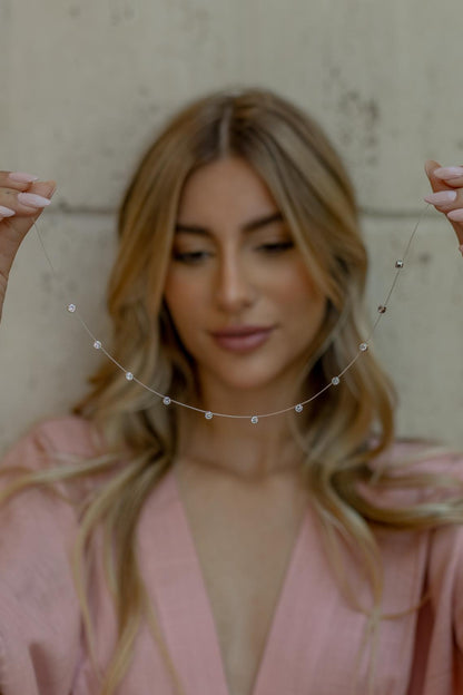 Colar Fio de Nylon Pontos de Luz Ródio Branco