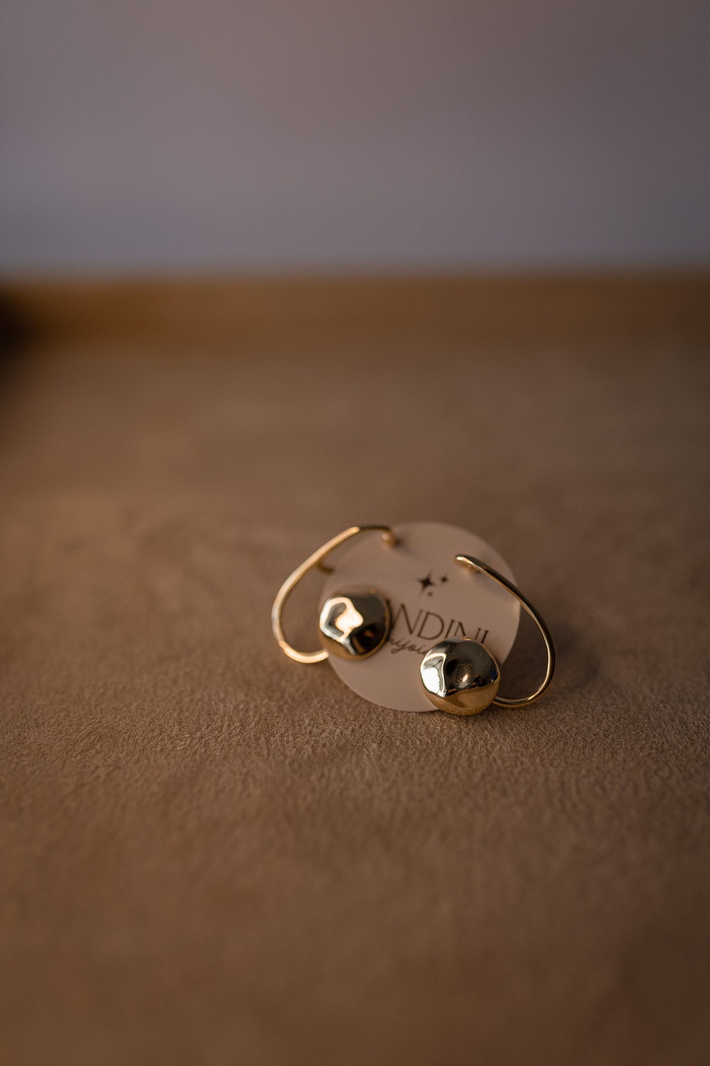 Brinco Com Piercing de Encaixe Dourado