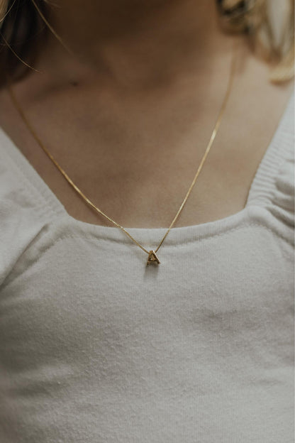 Colar Letra Dourado