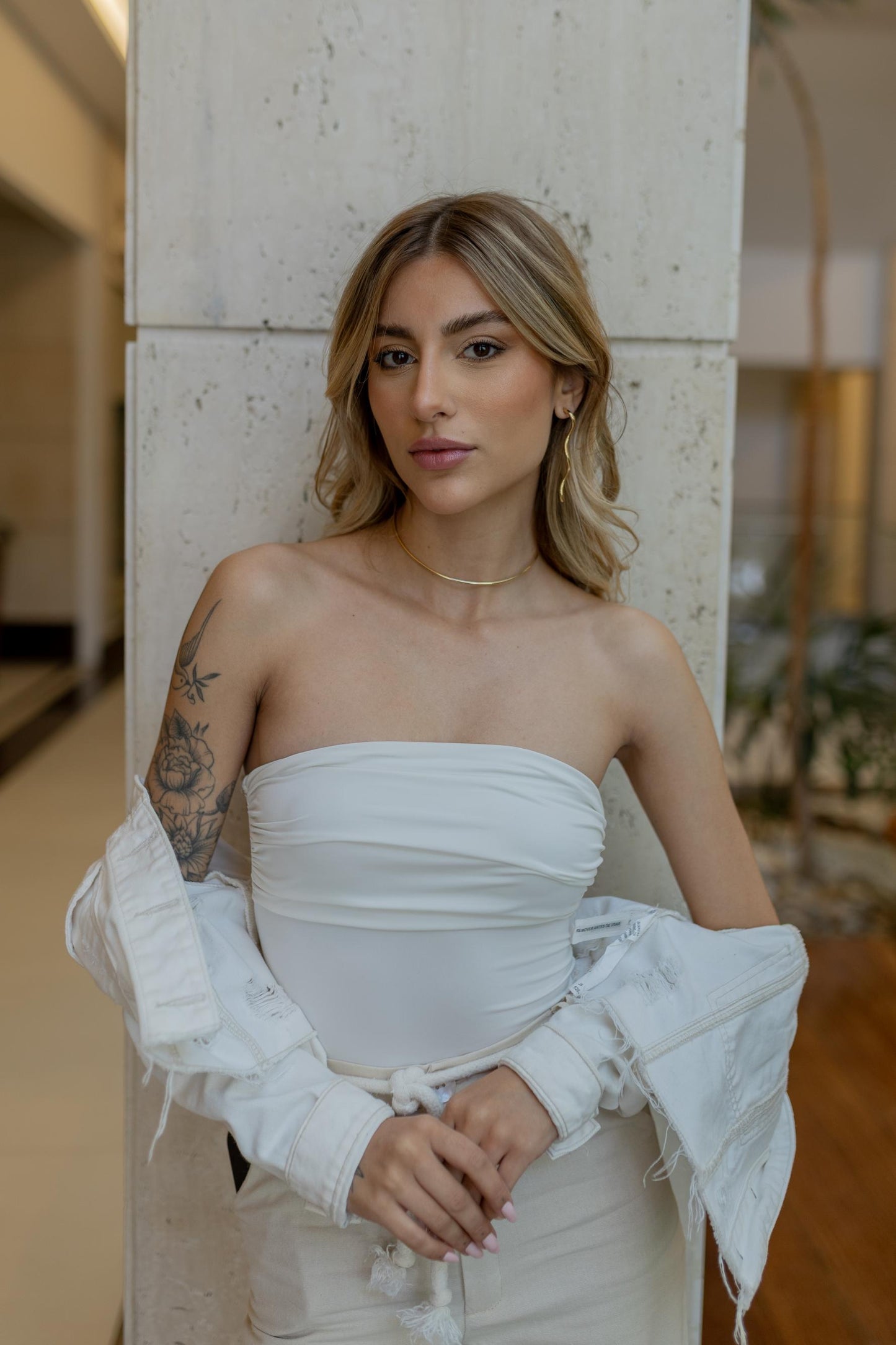 Choker Aro Tubo Slim Dourado