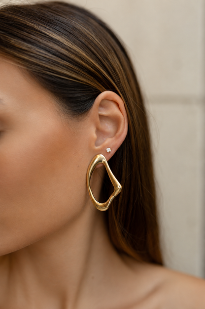 Brinco Orgânico Triangular Dourado