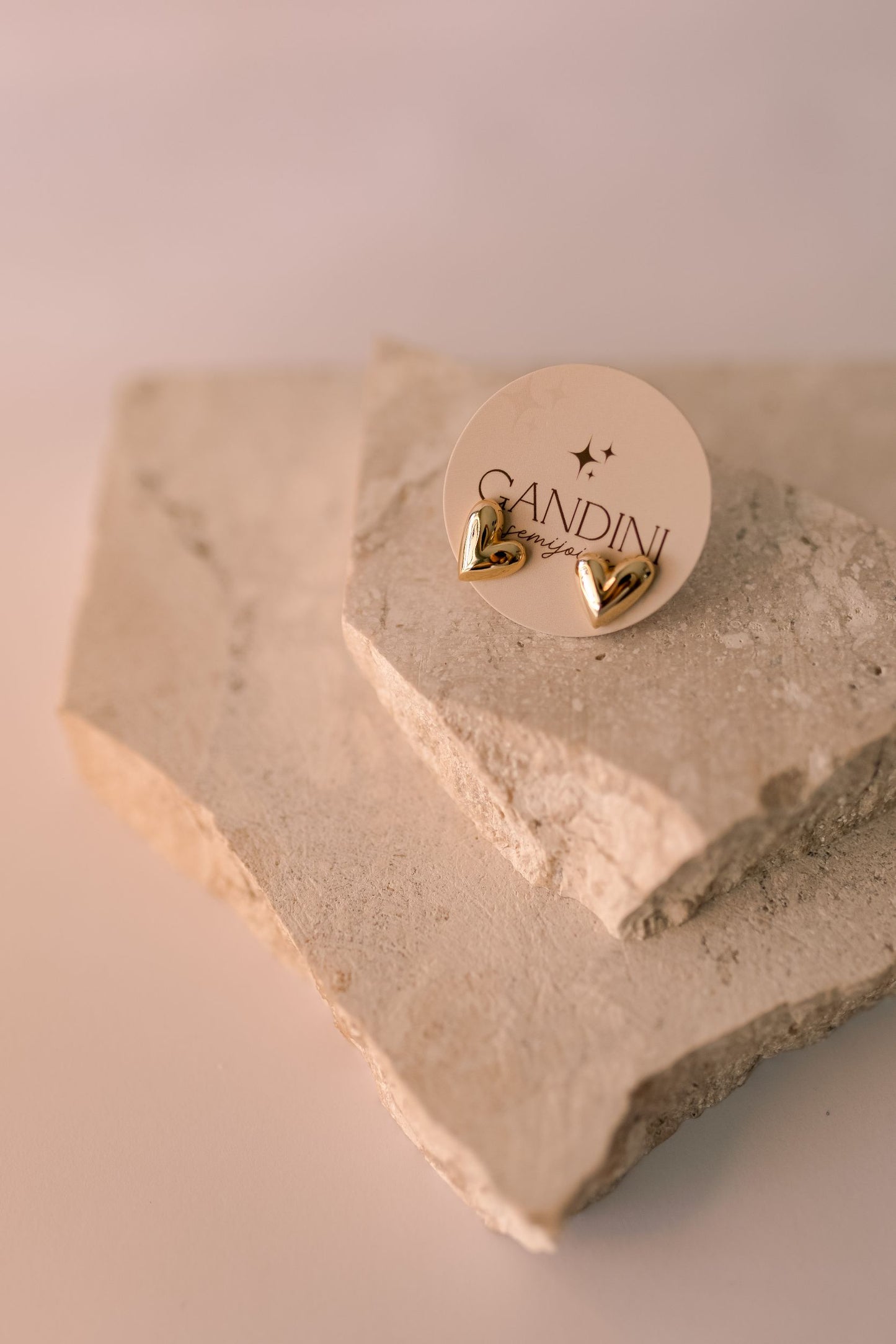 Brinco Robusto Coração Dourado