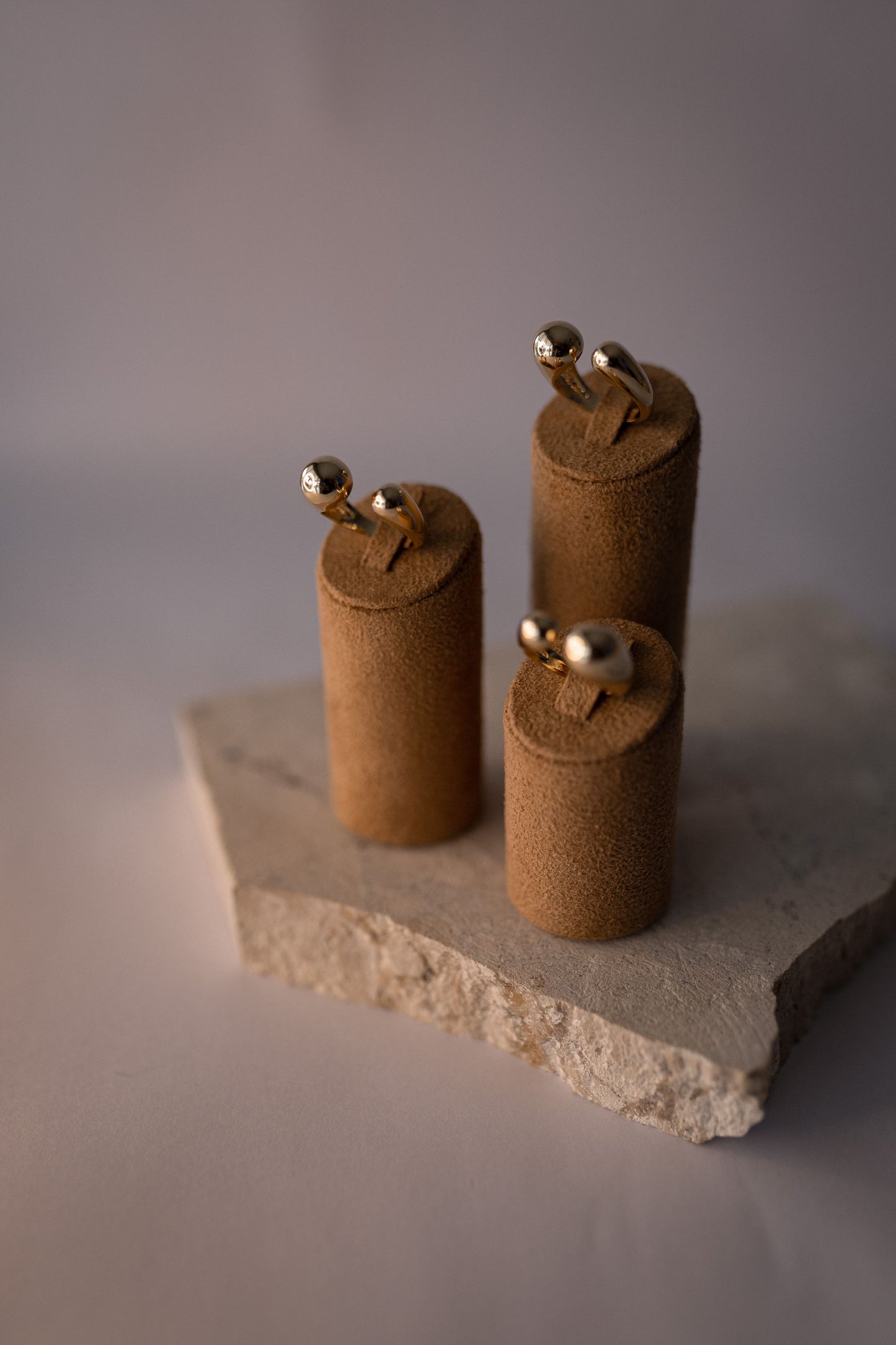 Anel Esferas Ajustável Duo Dourado